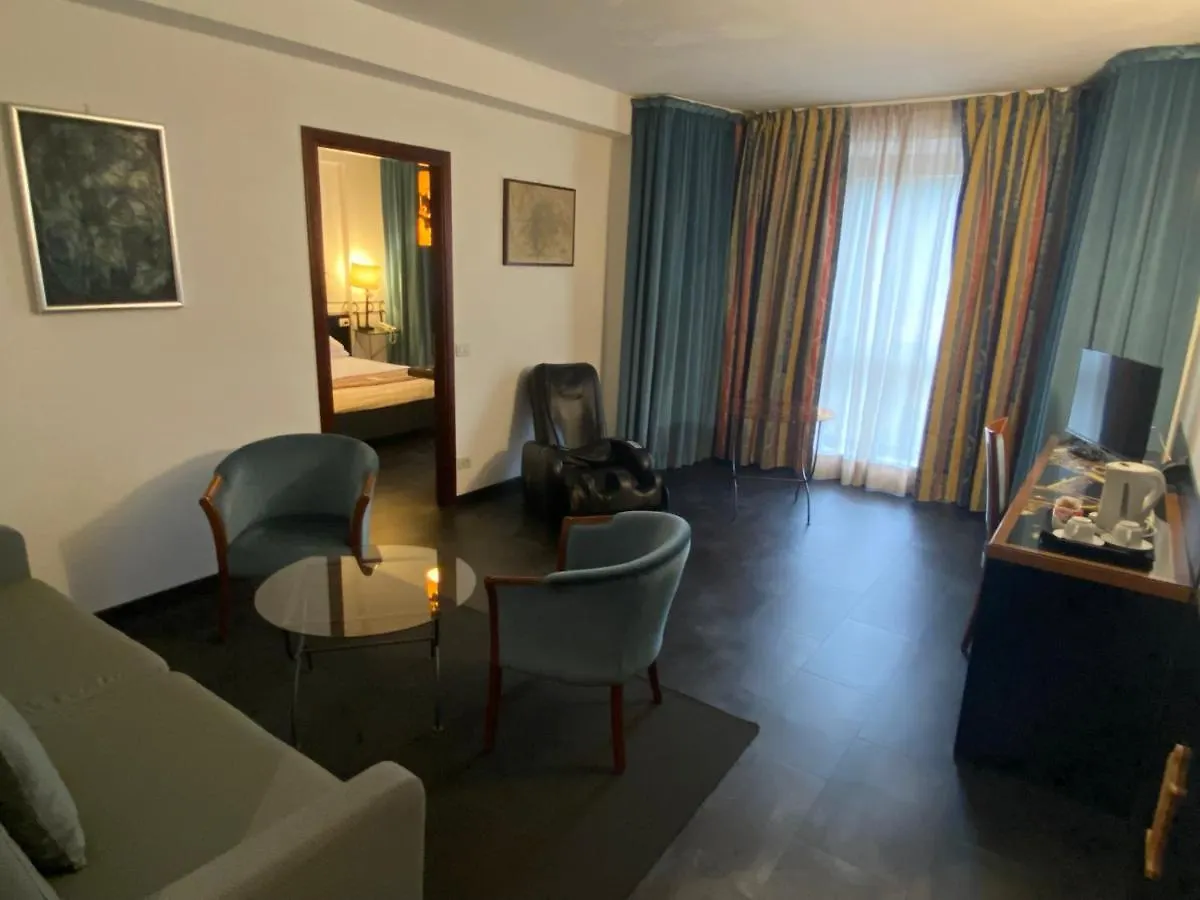 Hotel Gio Wine E Jazz Area Perugia 4*,
